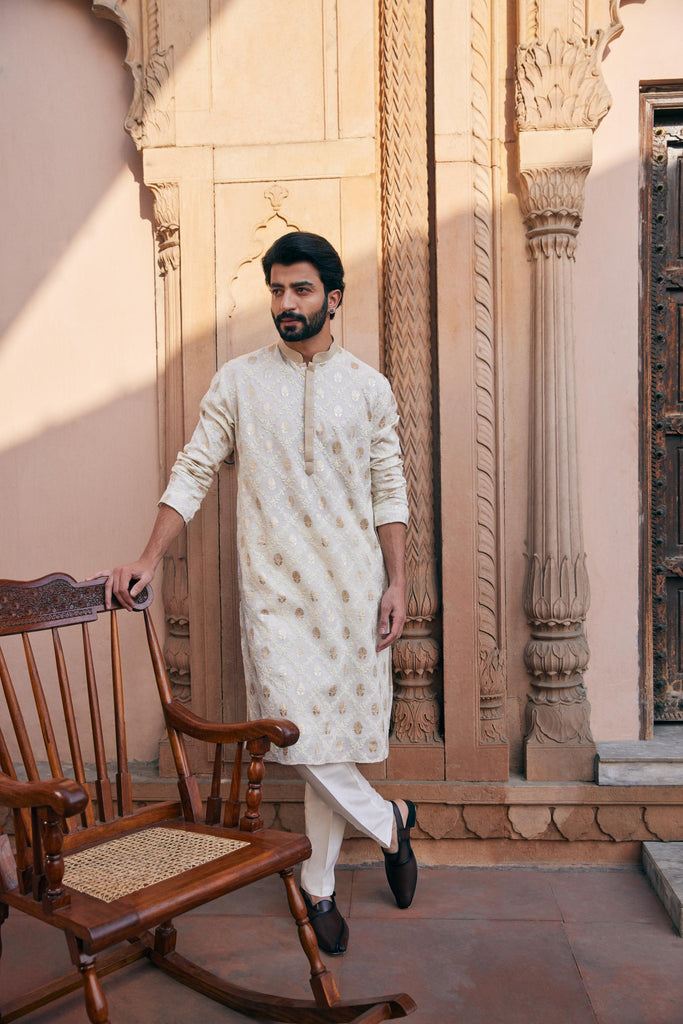 Can loafers be worn with kurta pajama?