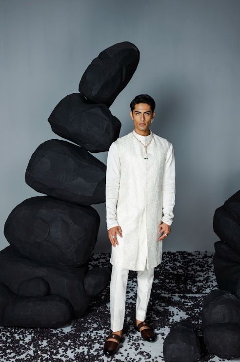 Can I wear sandals with sherwani?