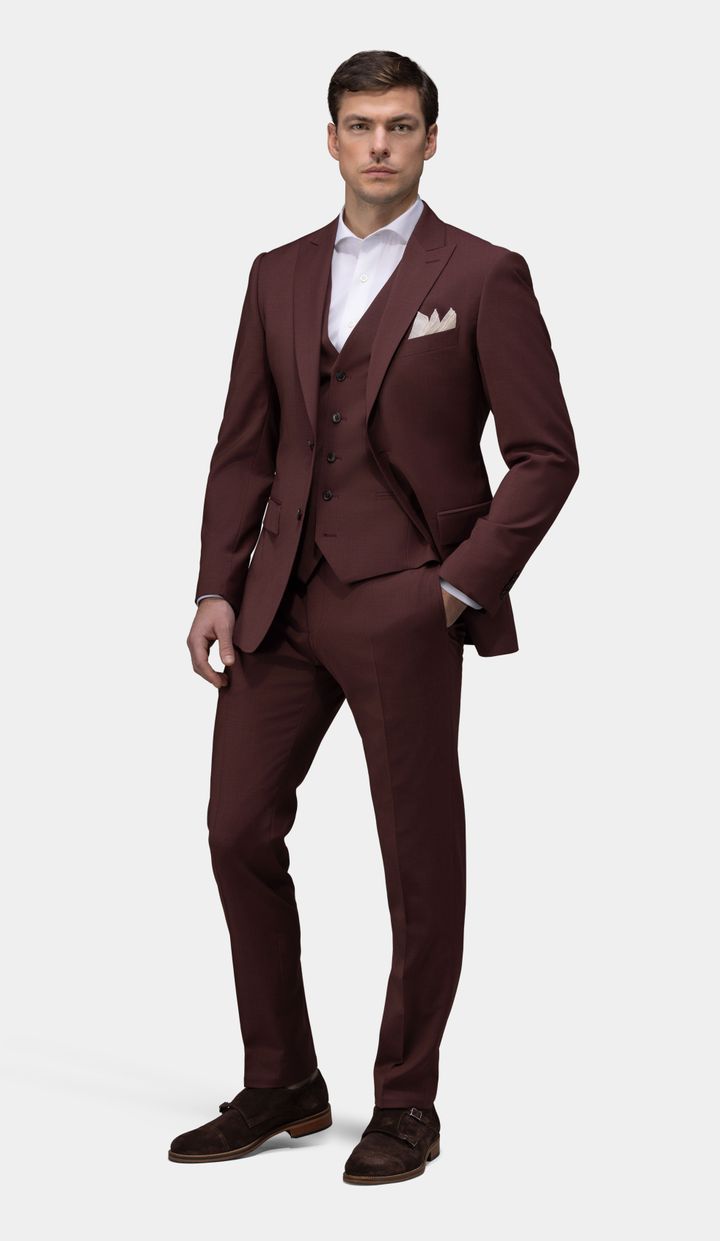 Best Shoes for a Maroon Suit | Combinations and Matching Tips, image size:720x1241